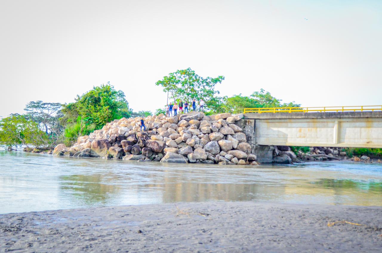 Ante riesgo de colapso del puente La Maga en Yopal, la Gobernación de Casanare realizó su protección