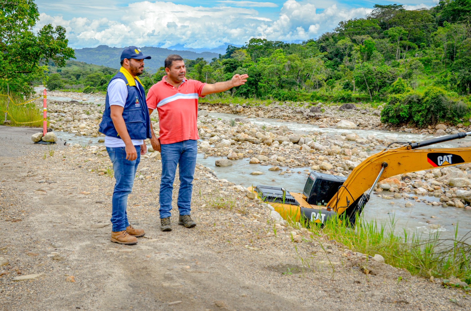 Salomón garantiza movilidad a seis veredas de Sabanalarga, tras fuerte socavación de La Piñalera