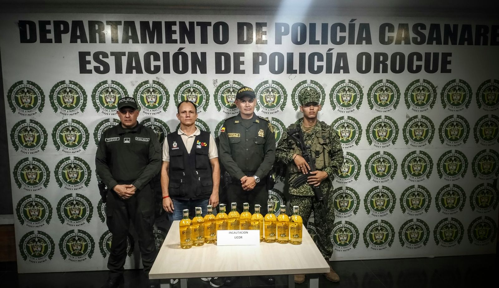 DECOMISADO EN OROCUÉ, LICOR ADULTERADO CON ESTAMPILLAS FALSAS 
