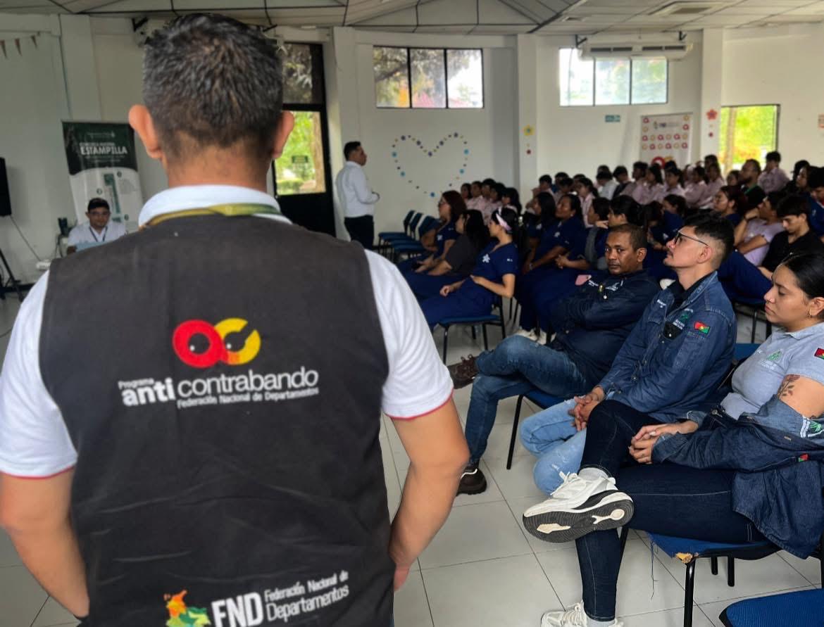 Estudiantes y docentes del Sena se sensibilizan sobre los peligros del licor adulterado y de contrabando 